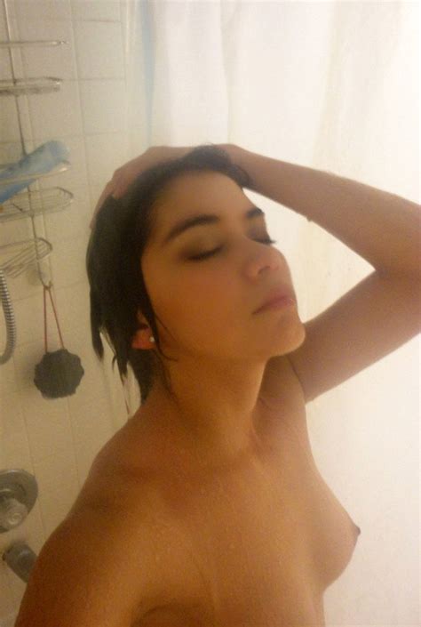 sarah hyland naked cellphone photos leaked