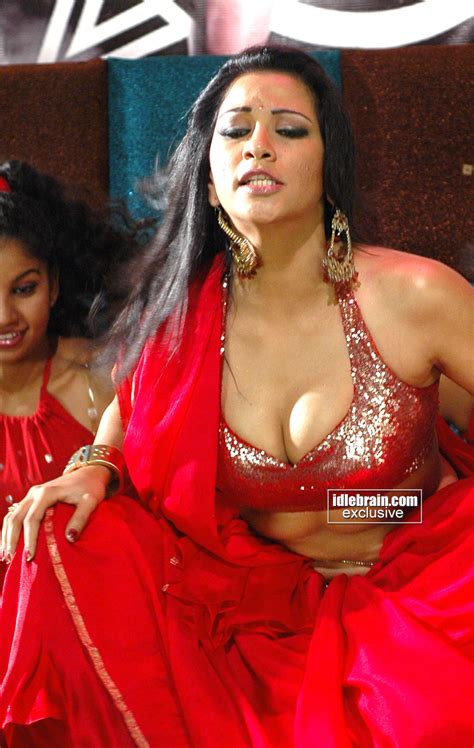sex kitten zabyn khan fantastic boob show indian actress hot stills hot caps hot
