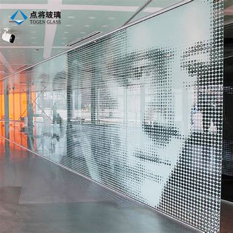 China Creative Figure Design Digital Printing Glass Wall