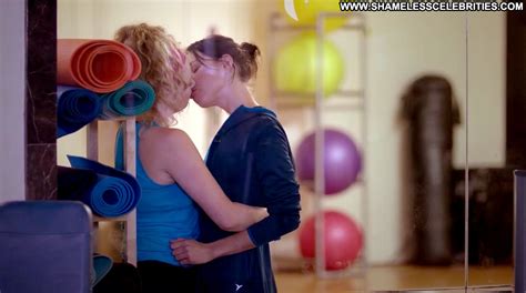 Addicted To Fresno Aubrey Plaza Gym Celebrity Yoga Lesbian