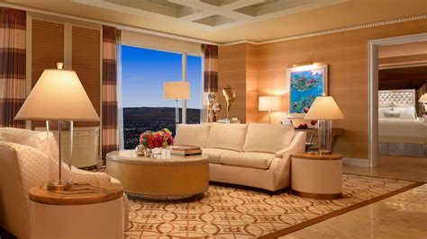 wynn resorts holds  forbes travel guide  star awards
