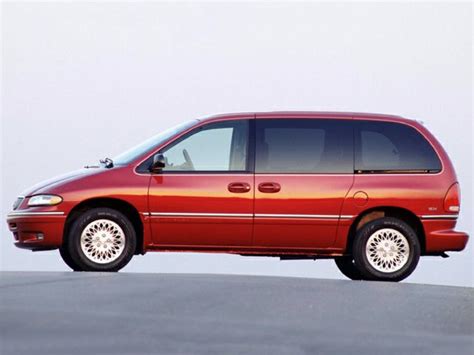 chrysler town country reviews specs