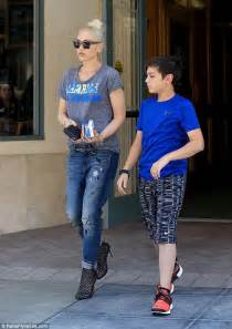 gwen stefani runs errands with son kingston rossdale daily mail online