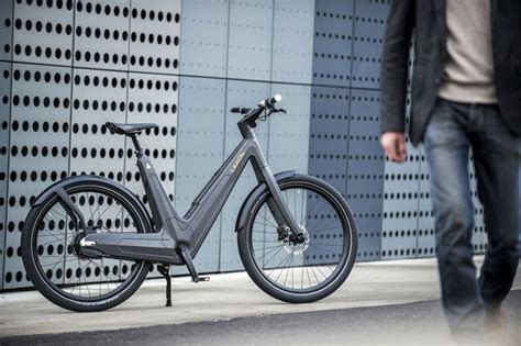 leaos carbon fiber electric bike  designed  handmade  italy electric bike urban bike