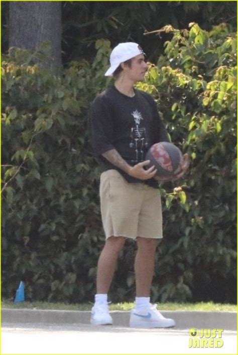 Justin Bieber Works On His Basketball Skills In Beverly