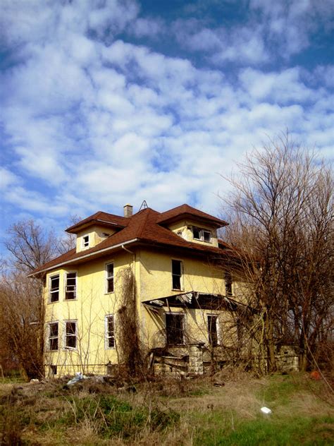 abandoned yellow house  xuntiltheend  deviantart