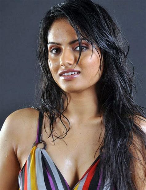 Ritu Kaur Hot Hot Bikini Pics