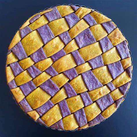 baker reveals amazing pie crust designs