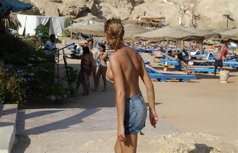 Horny Ukrainian Sexwife Posing Naked On Vacation In Egypt 32画像