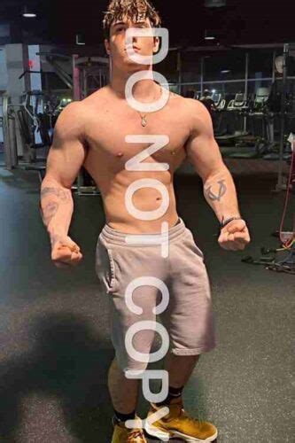 shirtless male beefcake flexing in gym sweaty hunk bodybuilder 4x6