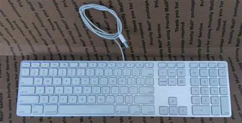 genuine apple  aluminum wired keyboard  numeric keypad mblla emc  apple