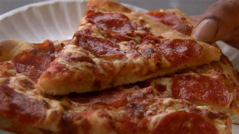 little caesars pizza passes out free pizza for the needy in downtown