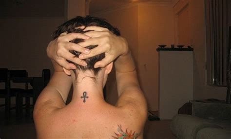 Tatuajes Pequeños En La Parte Posterior Del Cuello 1 Tatuajes Y Tattoos