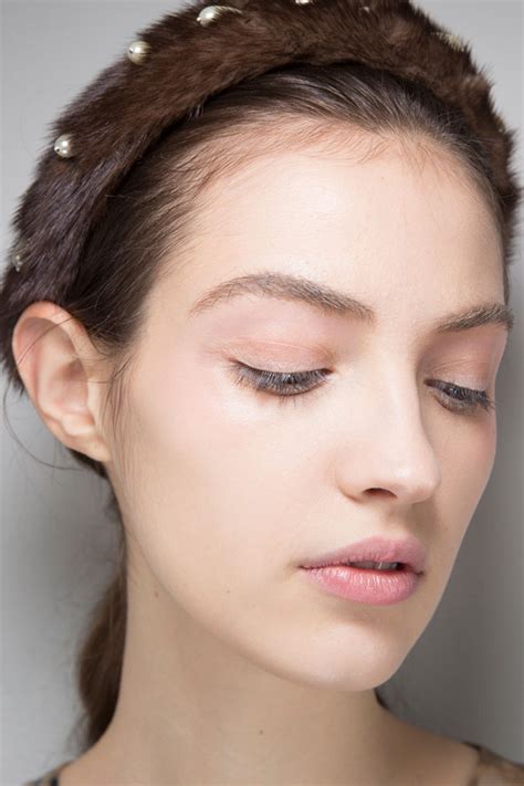 latest fall  makeup trends runway inspired