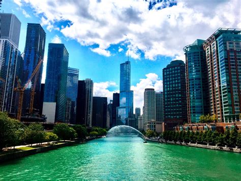 rivers runs green chicagos tribute  saint patricks day