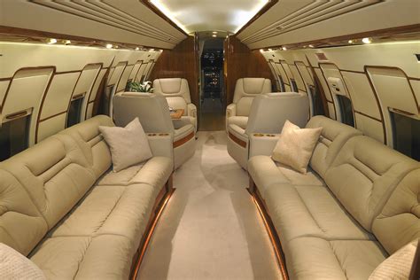 comparing  class  private jets presidential aviation