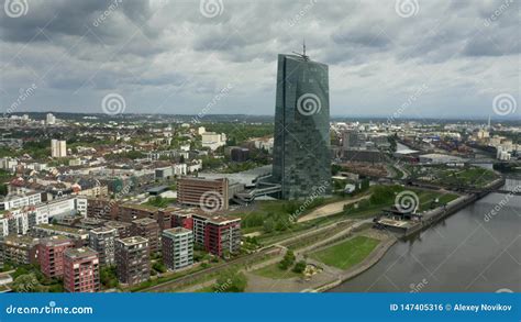 frankfurt  main duitsland april   satellietbeeld van het hoofdkwartier van europese