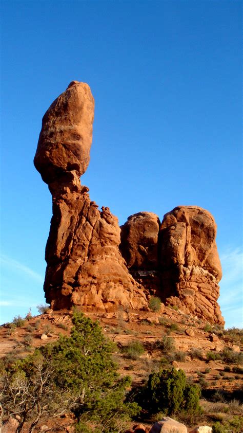 balanced rock arches national park  hike guide