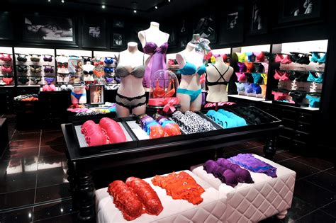 Pictures From The Yorkdale Victoria’s Secret Toronto Is