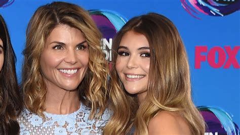 Olivia Jade Dances With Mom Lori Loughlin In Her First