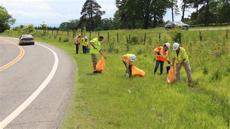 volunteers work  transportation leaders  clean  virginia highways