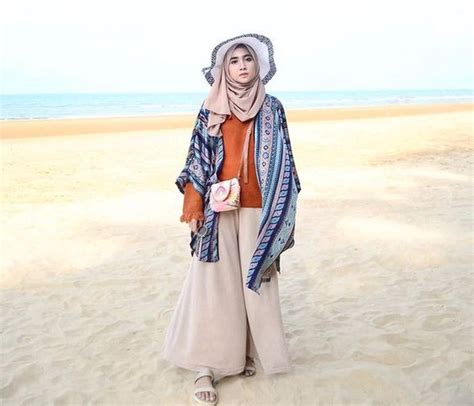 Inspirasi Outfit Hijab Untuk Ke Pantai Yang Stylish Dan Santun Semua