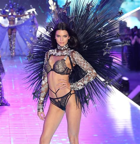 37 Iconic Supermodel Moments From The Victorias Secret Fashion Show