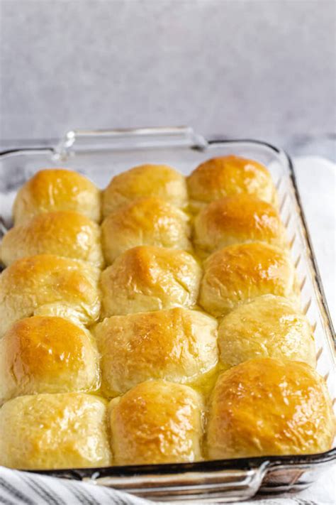 fluffy and soft dinner rolls recipe queenslee appétit