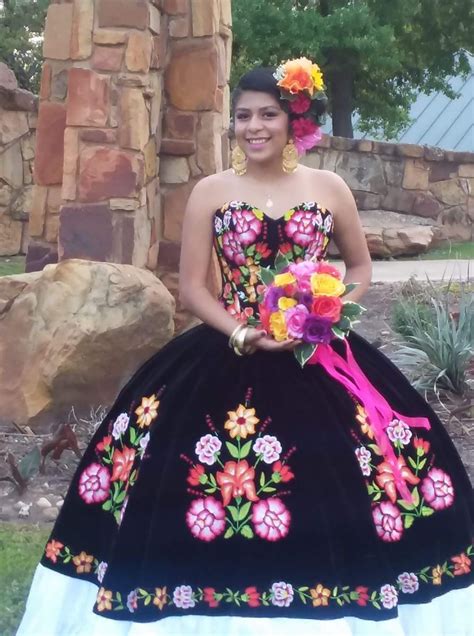 Pin By Maria On Quinceanera Dresses Mexican Quinceanera