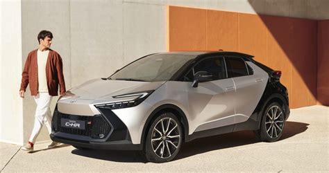 toyota chr  silver driving eco