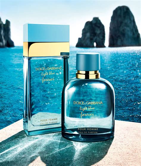 light blue  es la nueva version perfume de dolce gabbana muy cosmopolitas