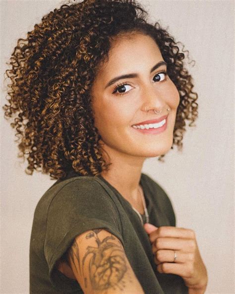 20 Perfect Looks For Short Curly Hair Stylesrant
