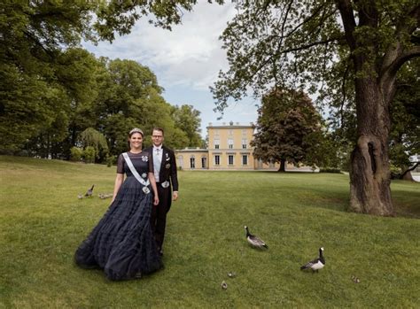 crown princess victoria and prince daniel celebrate 10th