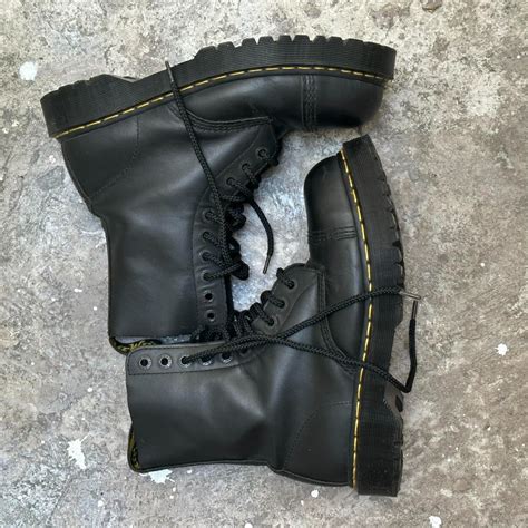 dr martens   boots  carousell