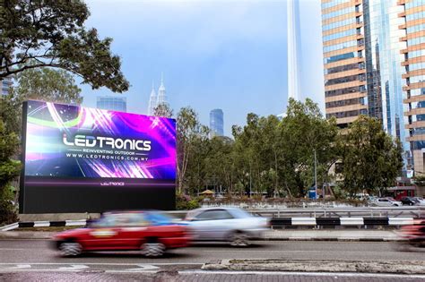 advantages   digital outdoors ledtronics led displays digital billboards