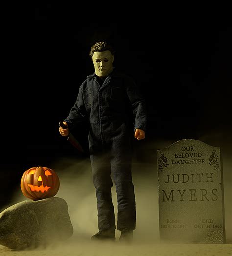 review    michael myers halloween  collective action figure
