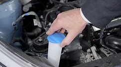 How to refill the windscreen washer fluid in the Hyundai i20.