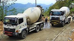 Ready Mix Cement Concrete Mixer Truck Pouring Concrete Hino 500 Quester CWE 280