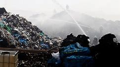 Wyniki kontroli składowiska odpadów w Zgierzu. Niebezpieczne śmieci na terenie zakładów Boruty Zgierz: azbest, fenole, cyjanki