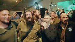 Jewish MOM - Avraham Fried Lifts Soldiers' Spirits in Gaza...