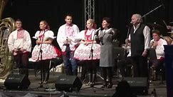 Vejvodova kapela & Mistříňanka - Ta naše písnička česká (Karel Hašler)