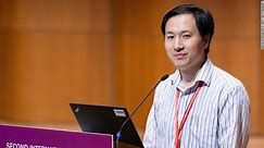 Científico chino que modificó los genes de bebés mellizas es sentenciado a 3 años de cárcel