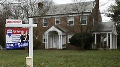 US pending home sales fall in December