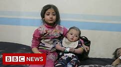 Syria war: Hundreds of thousands flee as airstrikes continue - BBC News