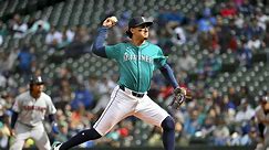 Seattle Mariners infielder tests limits with impossibly slow pitch