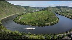 Mosel Wine harvest in Germany: German Riesling in Moselle Valley Weinlese Deutschland Tourismus