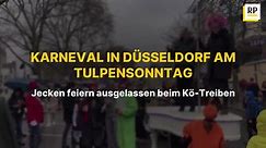 Karneval in Düsseldorf am Tulpensonntag: Jecken feiern ausgelassen beim Kö-Treiben