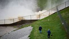 Thousands in Michigan evacuate after two dams fail