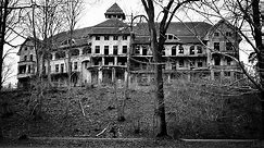 25 Terrifying Haunted Houses Few Are Brave Enough To Live In