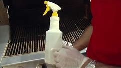 Here's How You Clean a Grill Using Vinegar and Aluminum Foil